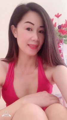Lesbian call girl Anqi is waiting for ladies